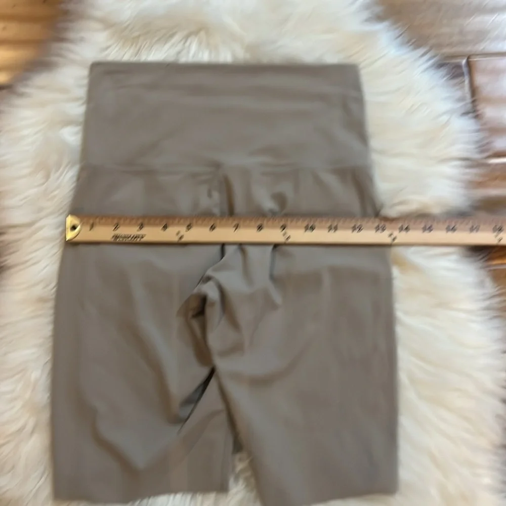 Left on Friday Super Moves Short 9” NWOT Sz Small - Picture 8 of 10